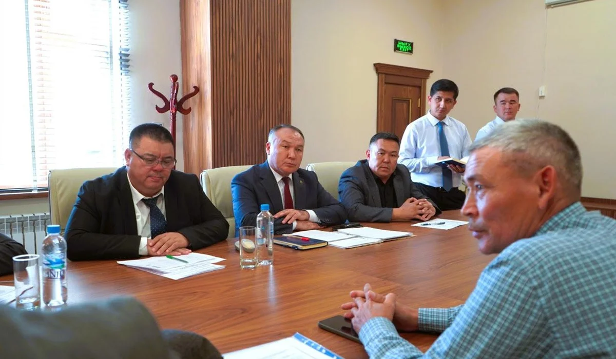 Жер бөлу, газ тарту және жол салу: «AMANAT» өкілдері Түркістан облысындағы тұрғындардың мұң-мұқтажын тыңдады