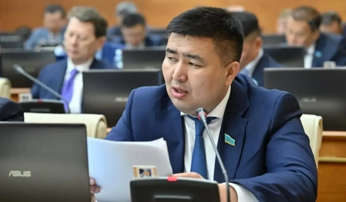 «Біз қарызды емес, қарыз бізді басқаратын жағдайға жетуіміз мүмкін»: Бейсенбаев сыртқы борыштың көлемін сынады