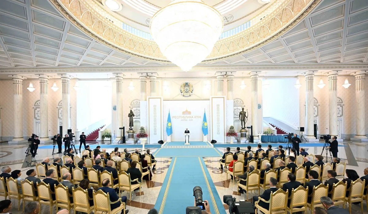 Президенттің қолынан марапат алған алматылық тракторшы: аздап толқығаным рас