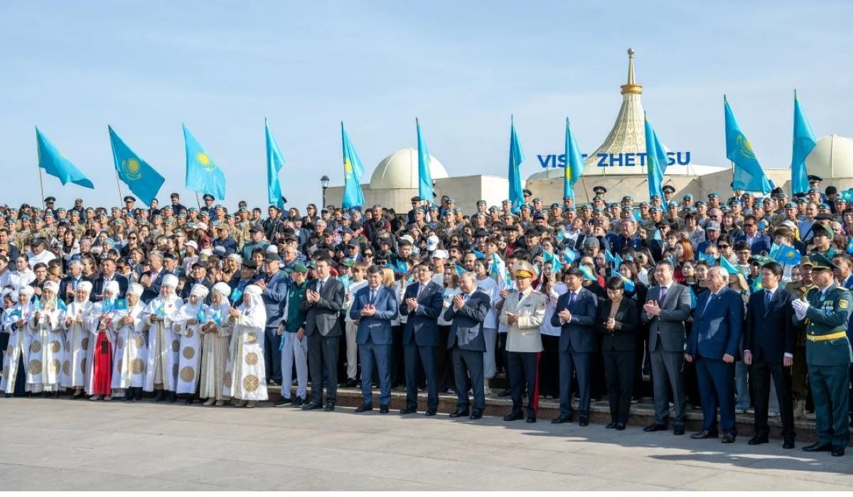 Жетісуда Республика күніне орай Мемлекеттік ту көтерілді