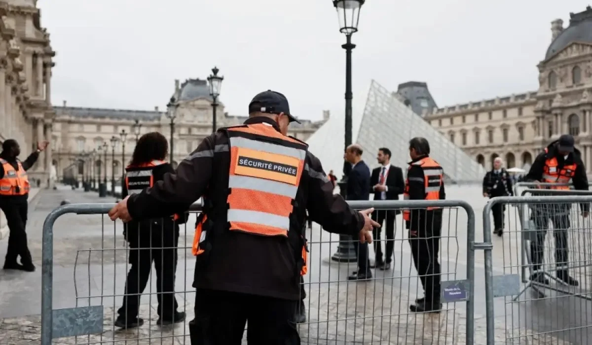 Францияда Лувр музейін тонады деген күдікке ілінген екі адам ұсталды