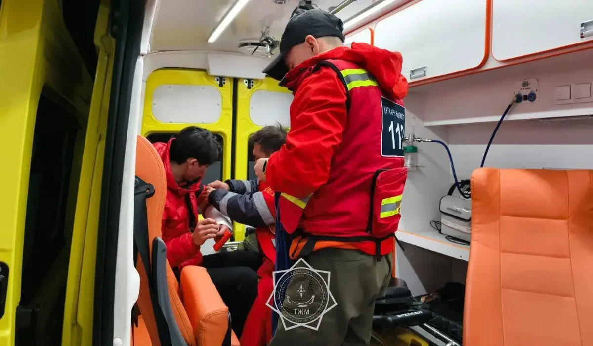 Алматы тауларында ер адам қолын сындырып алып, жалғыз қалып қойған