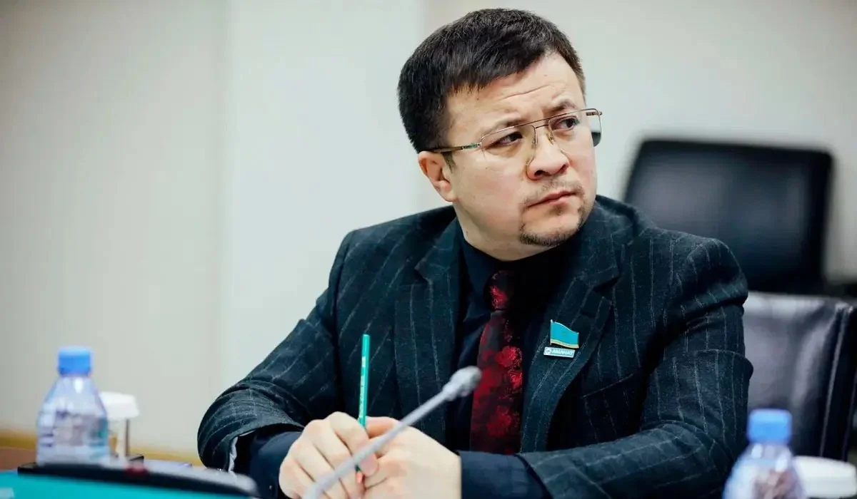 Жастардың бойына патриотизмді жалаң ұранмен емес, салмақты дүниелермен сіңіру керек – депутат