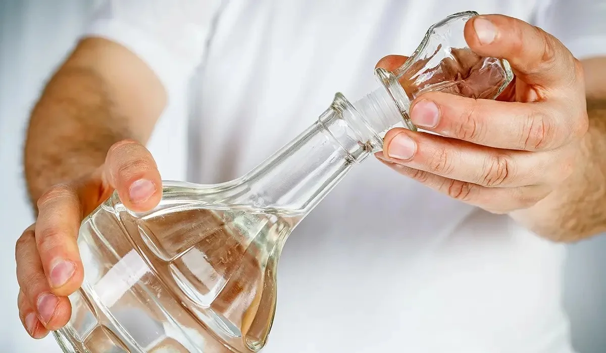 Атырауда мүгедек әженің бетін күйдіріп, тонап кеткен адам 55 жастағы әйел болып шықты