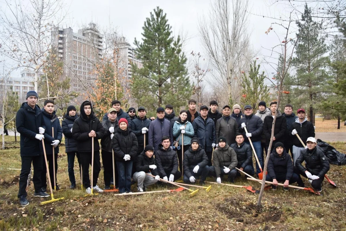 Нұрдәулет Қилыбай Астанадағы маңғыстаулық жастармен бірге сенбілік өткізді