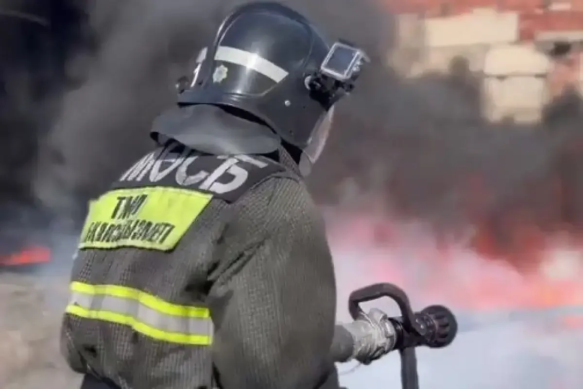 Көкшетауда көпқабатты үйге тараған өрттен 12 адам эвакуацияланды