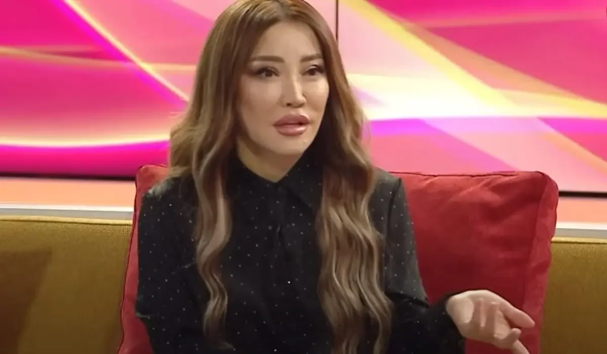 «Шынымен бе?!»: Маржан Арапбаева өзінің «сыңарымен» бірге ән шырқады (ВИДЕО)