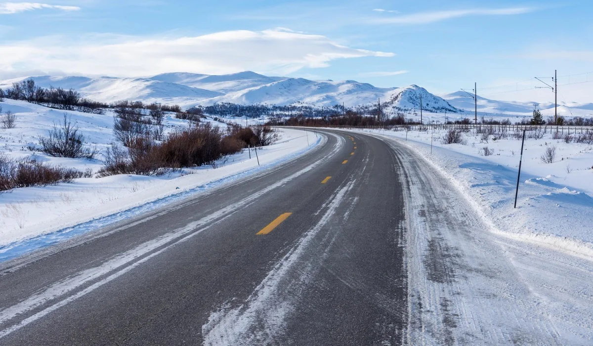 Қазақстанның 11 облысында қар аралас жаңбыр жауады: жүргізушілерге ескерту жасалды