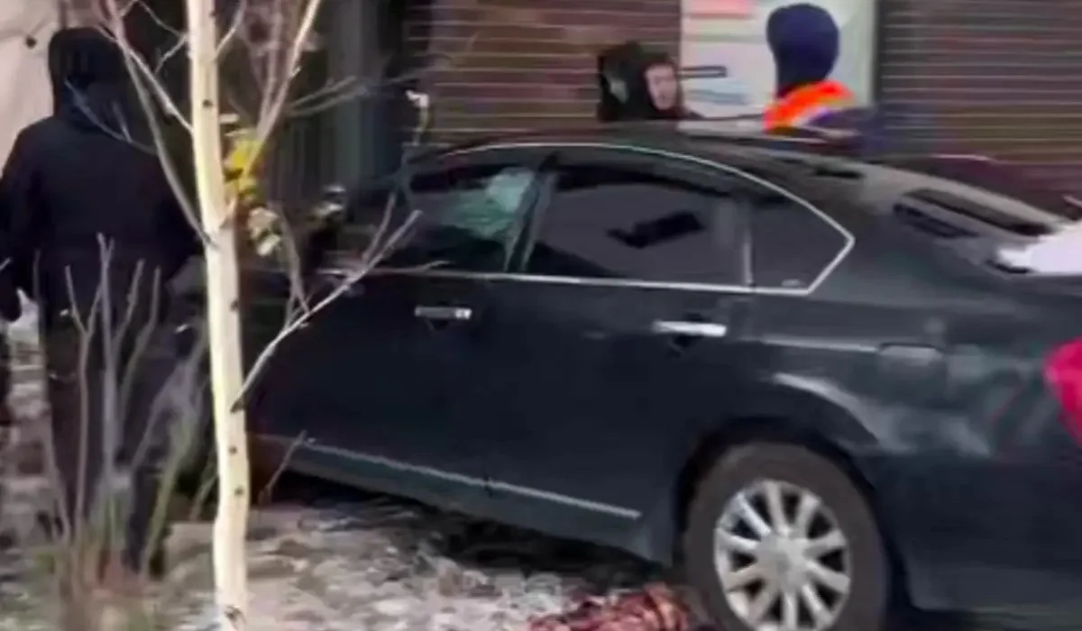 Астанада автокөлік тұрғын үйге соғылды (ВИДЕО)