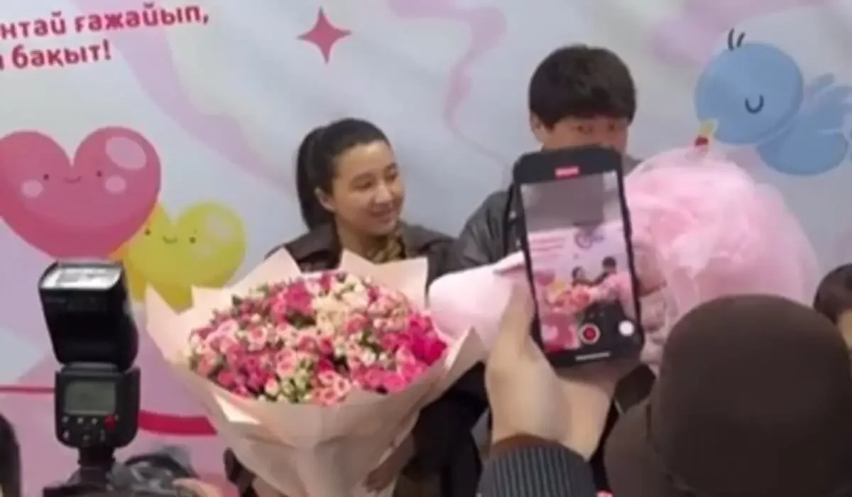 Әнші AYREE қызына қандай есім бергенін айтты