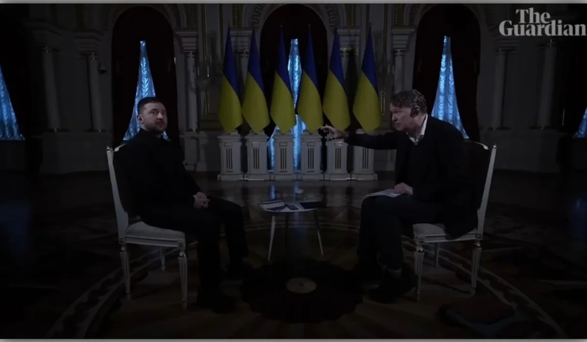 Зеленский өз резиденциясында сұхбат беріп жатқанда жарық өшіп қалды (ВИДЕО)