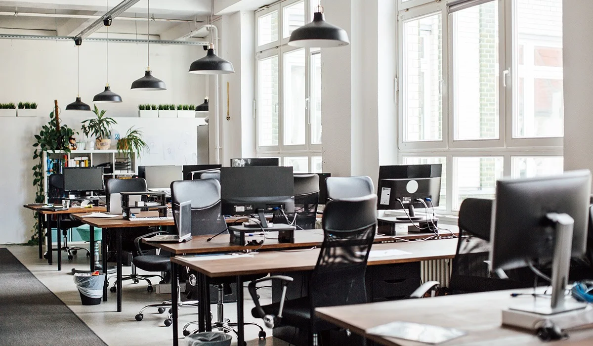 Министрлік кеңседе емес, үйден жұмыс істегісі келетін қазақстандықтарға не істеу керек екенін айтты