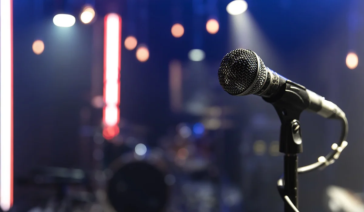 Астанадағы StandupAstana әзіл кешінің соңы дауға ұласты