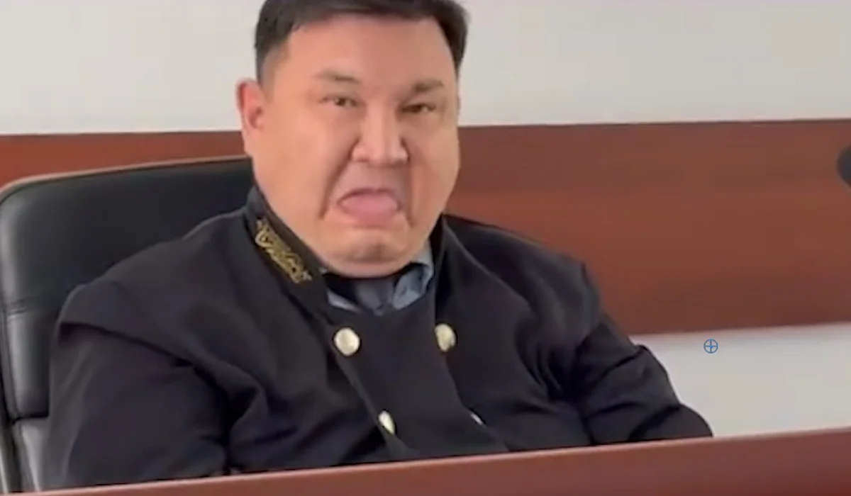 Берденовтің ісі бойынша сотта тілін көрсеткен: Шымкентте судьяға қатысты шешім шықты (ВИДЕО)