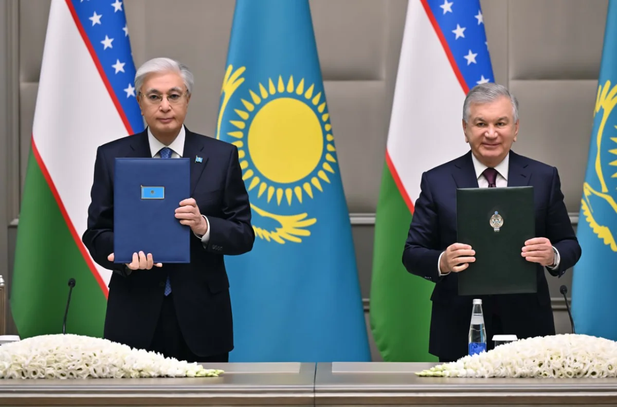 Тоқаев пен Мирзиёев Ташкентте қандай құжаттарға қол қойды