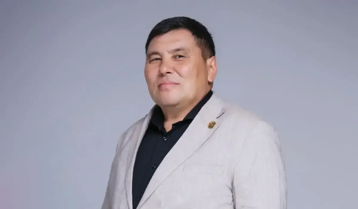 «Бұл әдейі істелінеді»: Омар Жәлел тойда асабалардың қандай қулық жасайтынын айтты