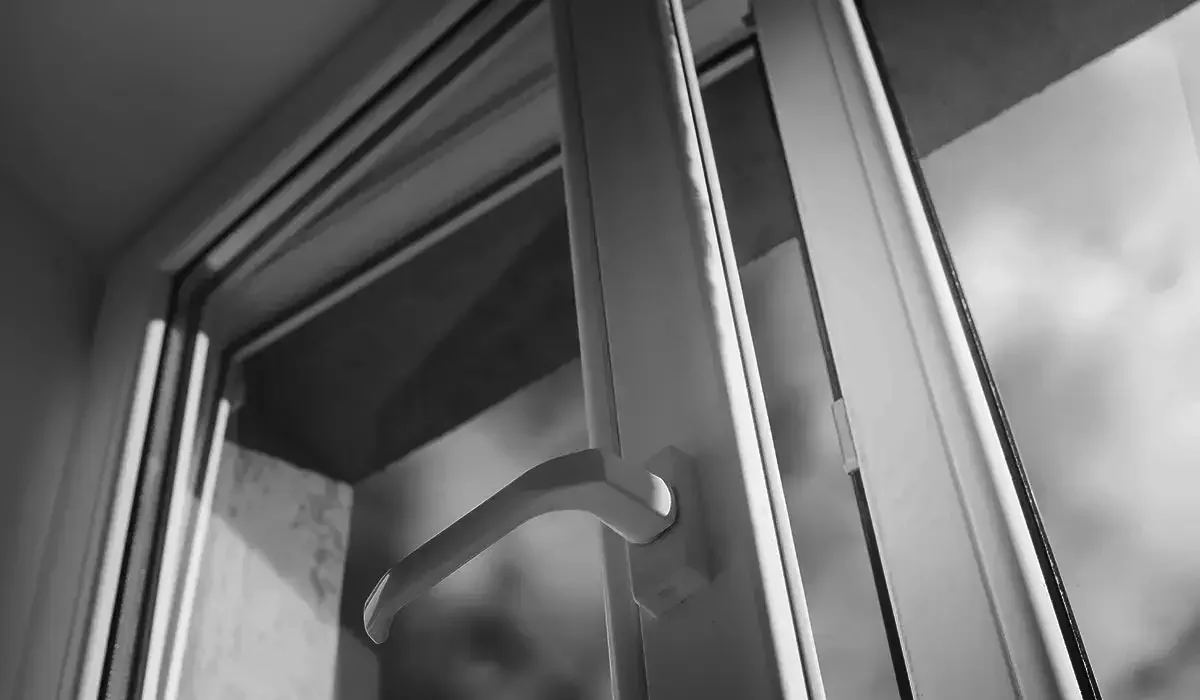 Қарағандыда 17-қабаттан секірмек болған қыз құтқарылды