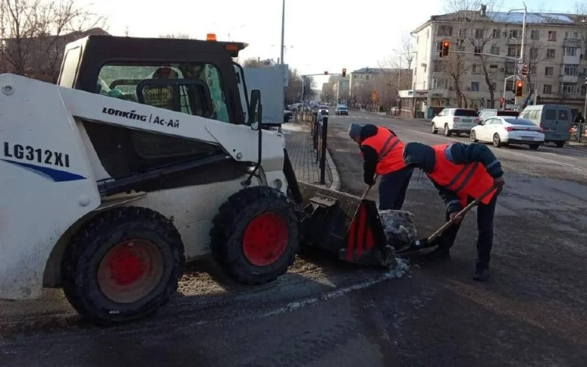 Астанада қар күреуге 2 800-ден астам жұмысшы тартылды