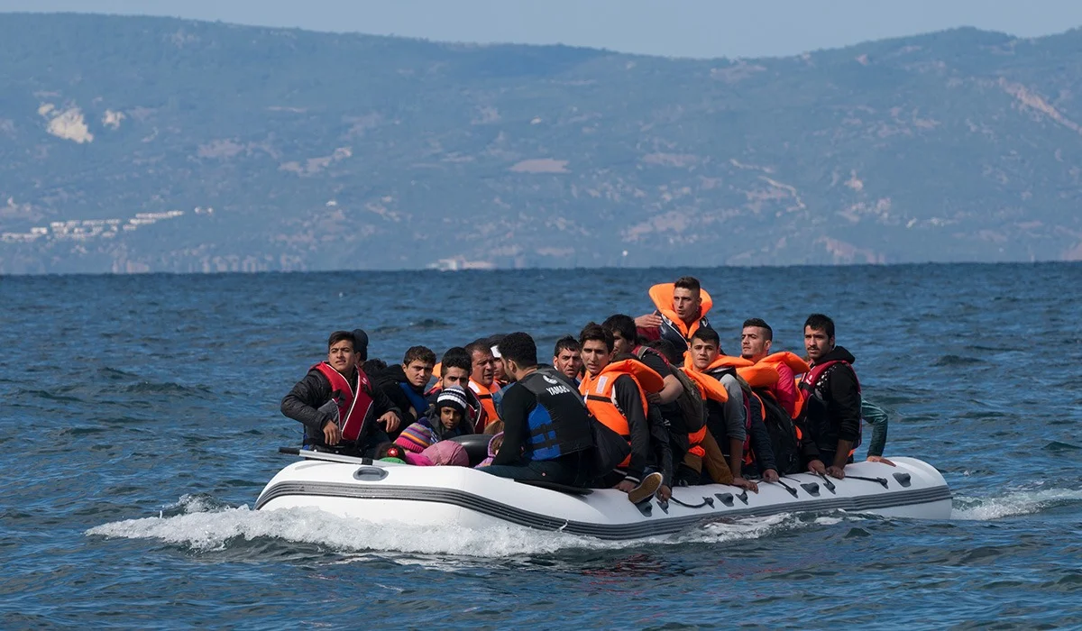 32 мың босқын жүзіп келген: Ұлыбритания мигранттарға талапты қатаңдатып жатыр