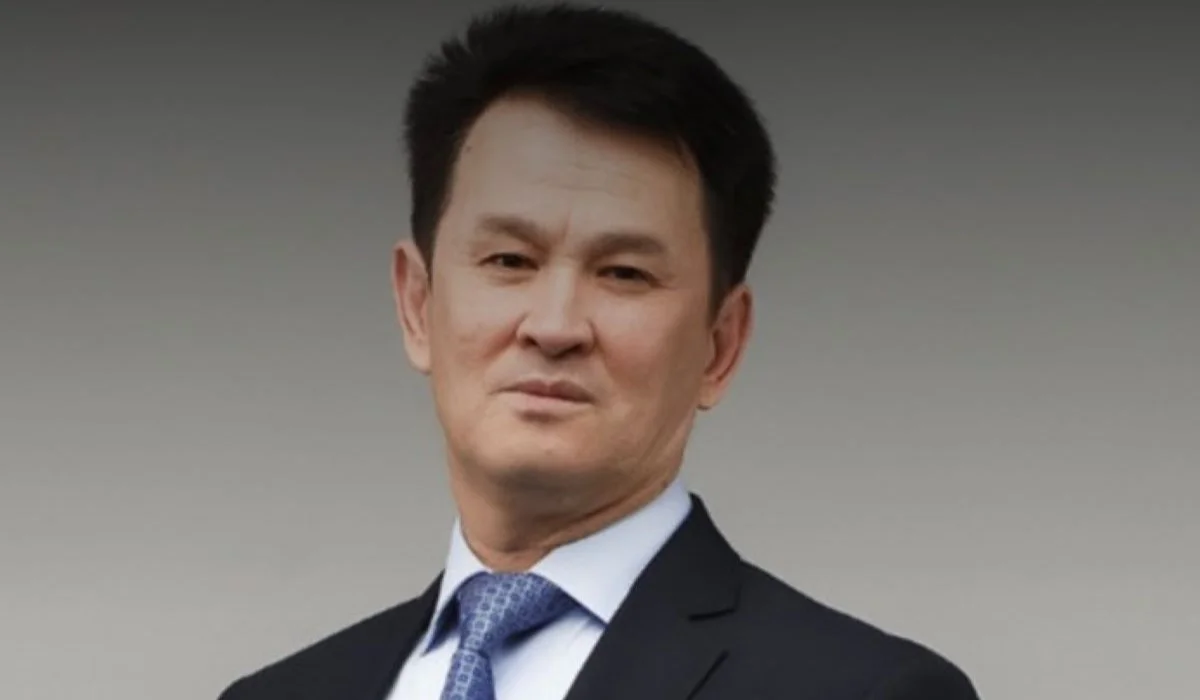 «Күнара той-томалақта жүреді»: Медеу Арынбаев Қайраттың қандай әнші екенін айтты