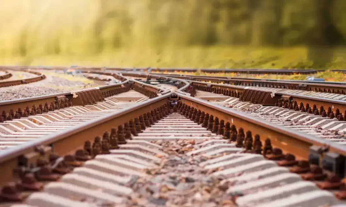 Жамбыл облысында жеңіл көлік жүріп келе жатқан пойызға соғылды