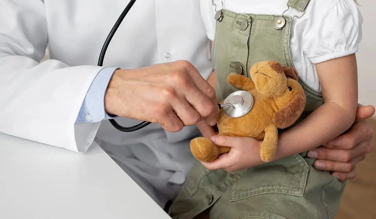 Астанада балалар арасында вирус күшейді: ауруханалар төсек-орынды көбейтіп жатыр