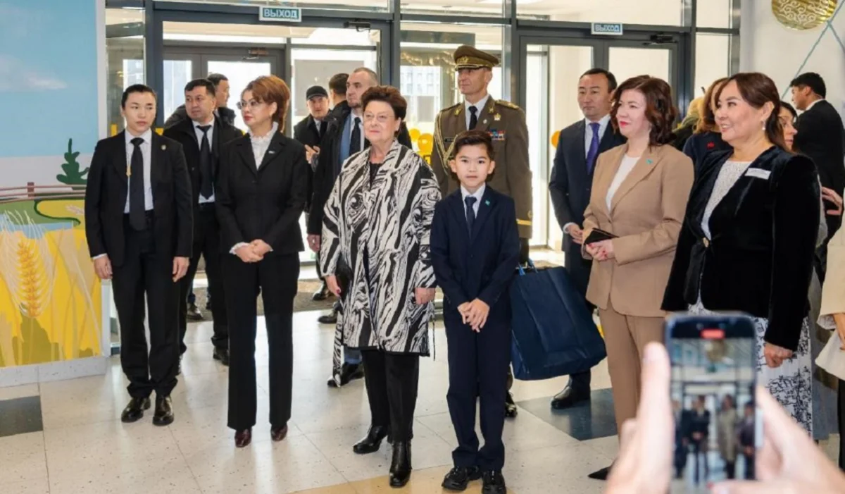 Эстония президентінің әйелі Астанадағы мектепті аралап көрді