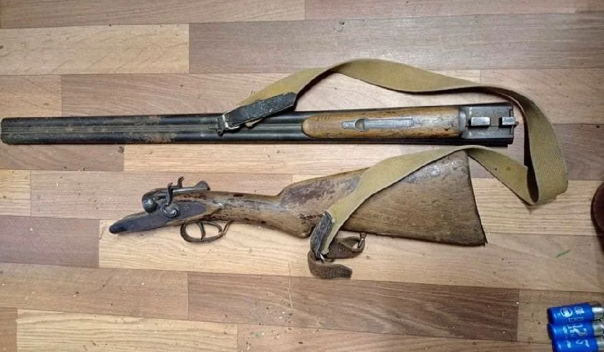 Ақтөбе облысында шаруа қожалығынан 11 жыл бұрын ұрланған аңшы мылтығы табылды