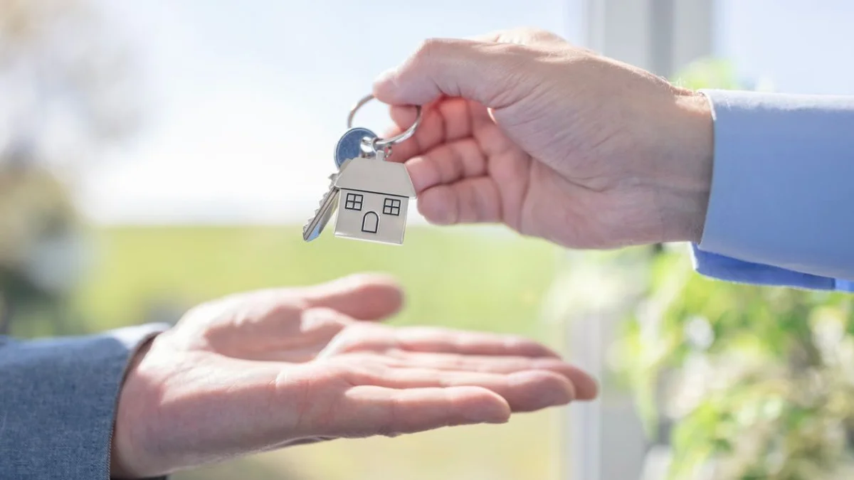 Павлодар тұрғыны пәтерін өзі сатқанына қарамастан риелторға 300 мың теңге төлейтін болды