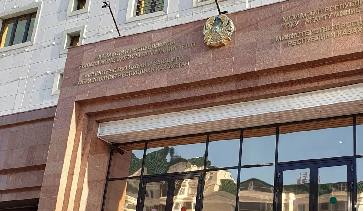 «Біз үй-үйді араламаймыз»: оқу-ағарту министрлігі шұғыл мәлімдеме таратты