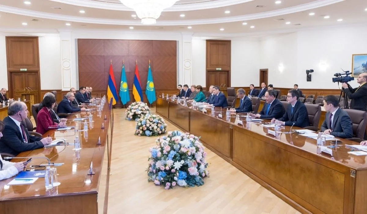 Бектенов пен Пашинян цифрландыру және ғарыш саласындағы ынтымақтастық мәселесін талқылады