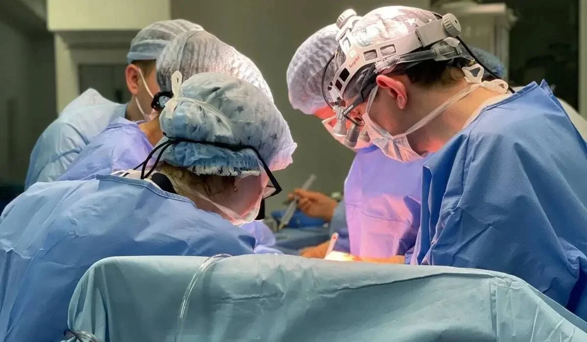 Алматының дәрігерлері алғаш рет жүрек ауыстырып, 34 жастағы ер адамның өмірін сақтап қалды