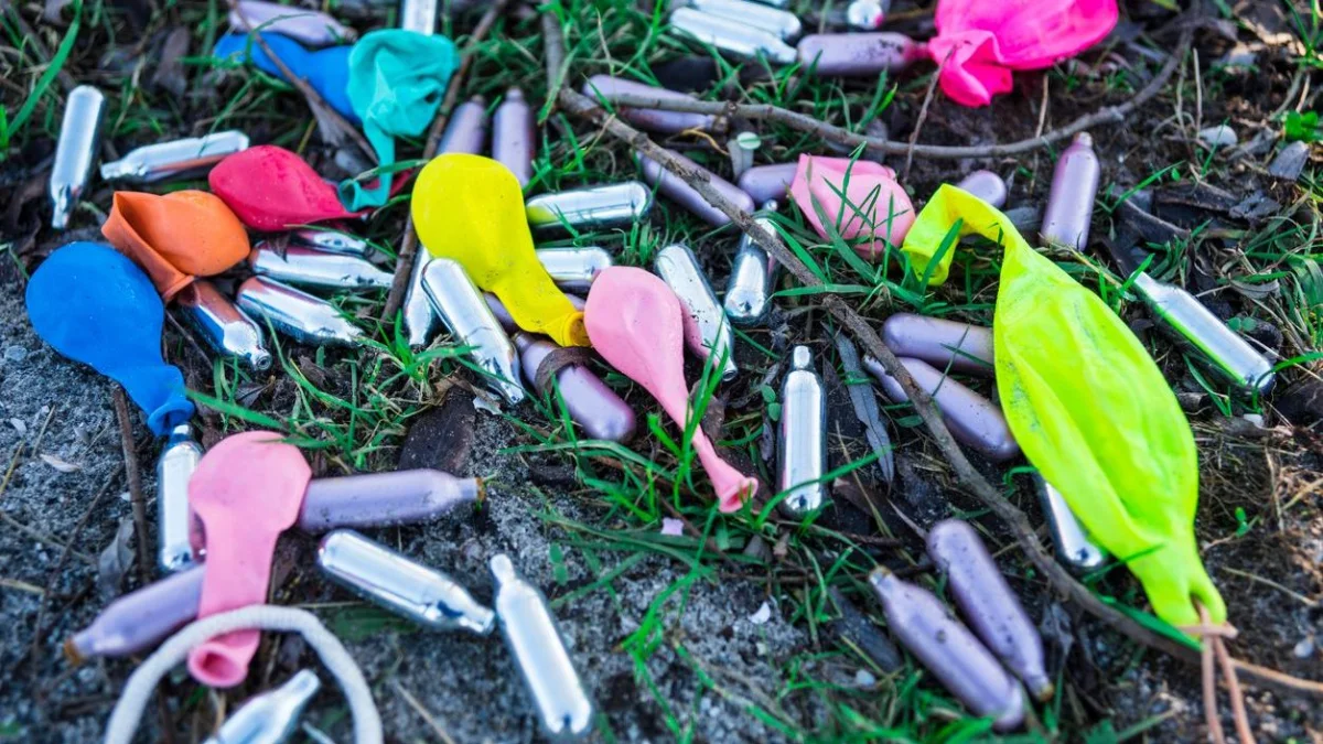 Ата-аналарға ескерту: жасөспірімдер арасында «көңілді газ» деп аталатын қауіпті тенденция тарады