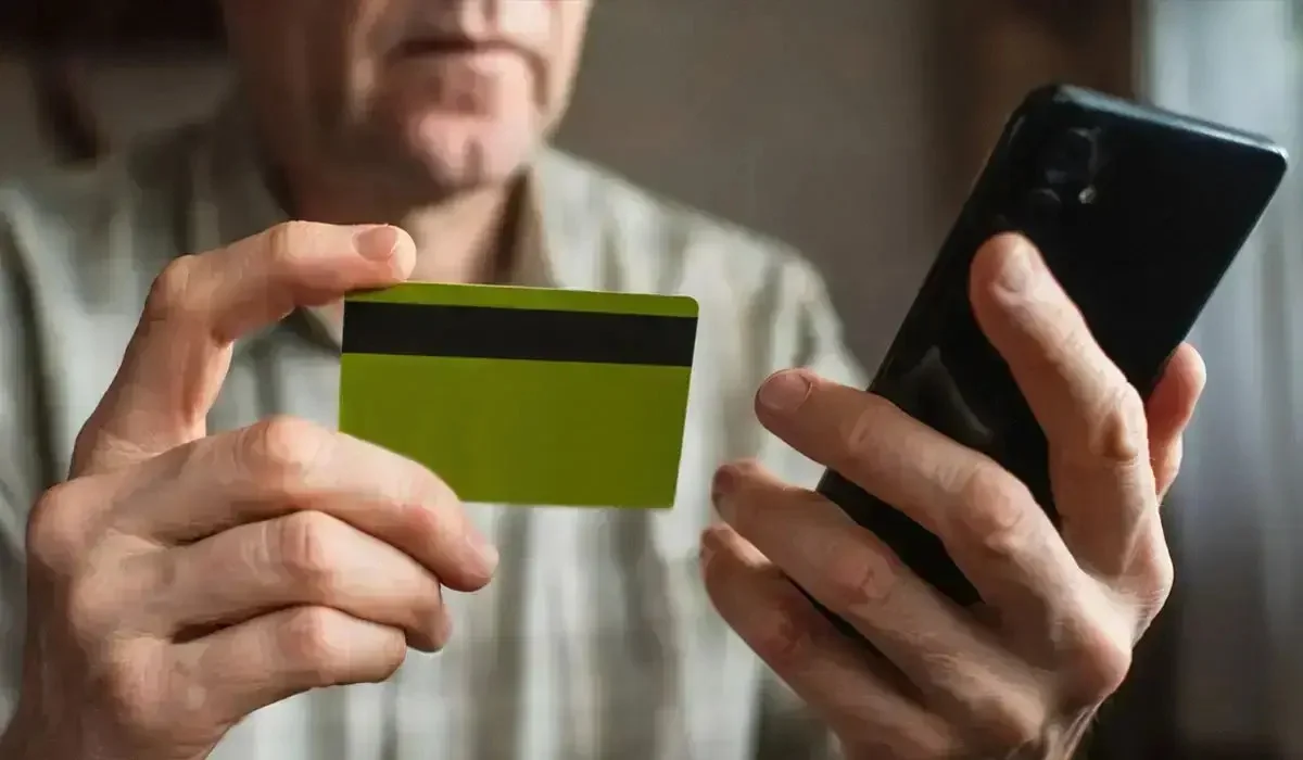 «Қызыңыз апатқа ұшырады»: Ақмола облысында алаяқ зейнеткерді алдап, 13 млн теңгесін қағып алды