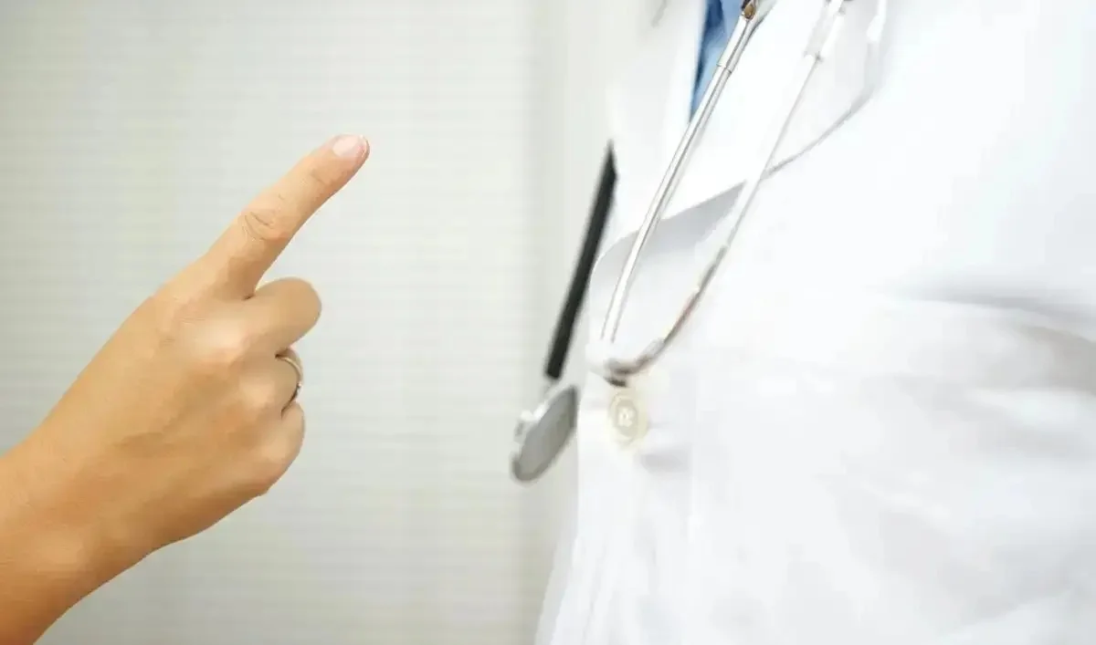 Дәрігерді итергендер немесе қорқытқандар қылмыстық жазаға тартыла ма