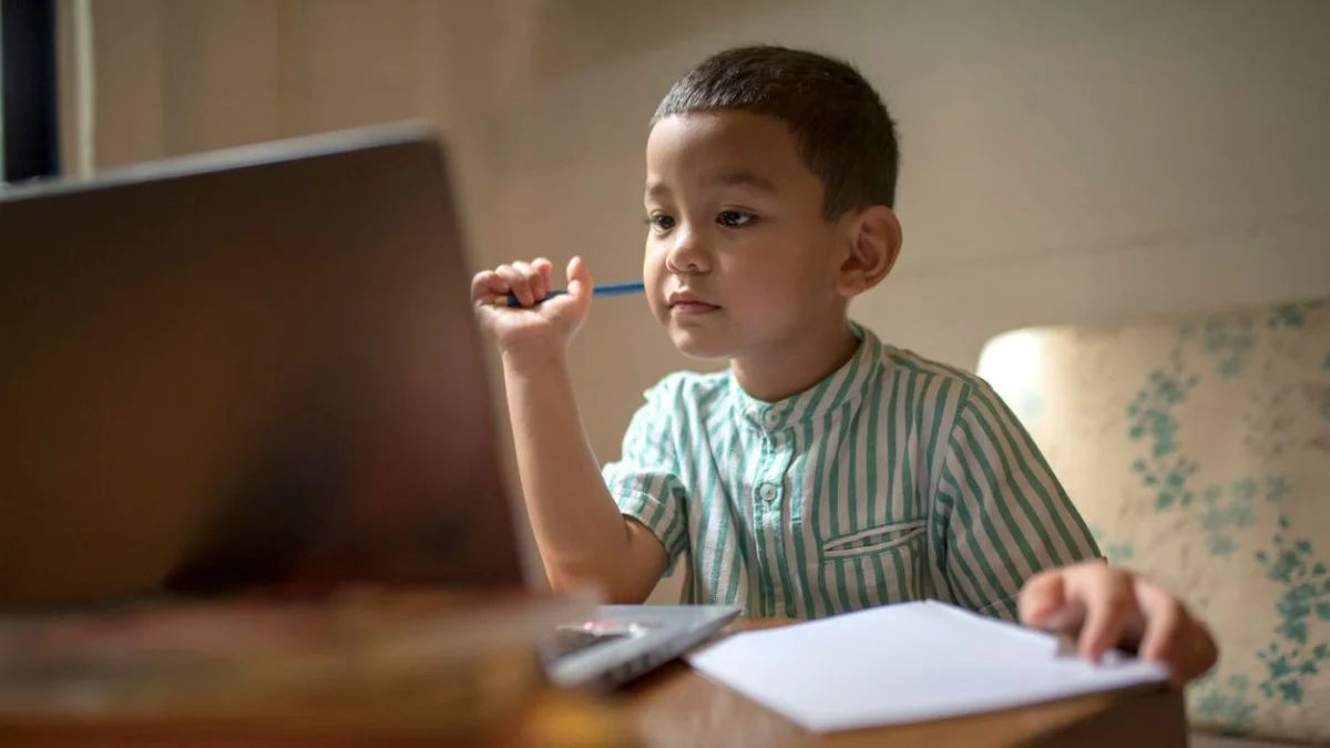 Қазақстанда эпиджағдайға байланысты 200 мыңға жуық оқушы онлайн оқып жатыр