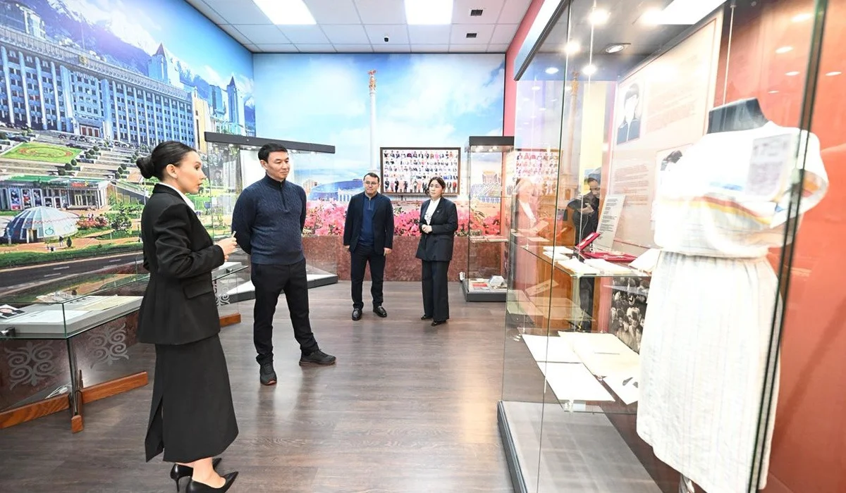 Алматы әкімі Дархан Сатыбалды Оқушылар сарайы мен Алматы музейінің жұмысымен танысты