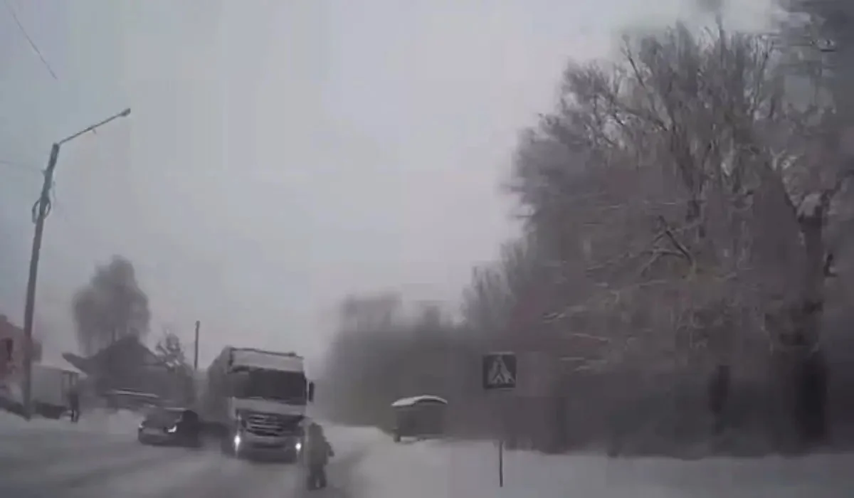 ШҚО-да жүк көлігі әйел адамды қағып кетті (ВИДЕО)