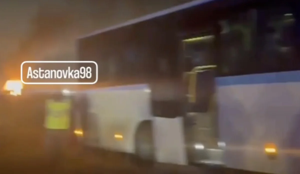 Астананың маңында автобус пен экскаватор соқтығысып, 12 адам жарақат алды