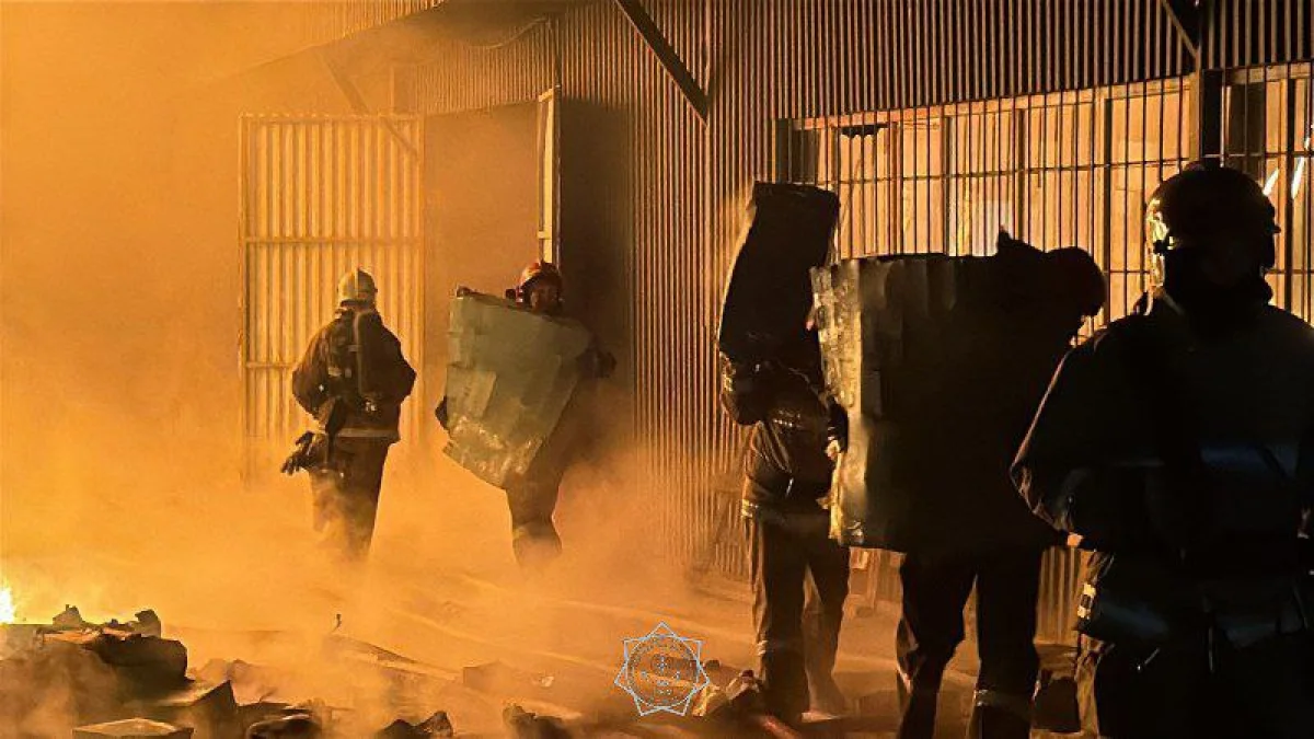 Алматыда ірі қоймадан өрт шықты