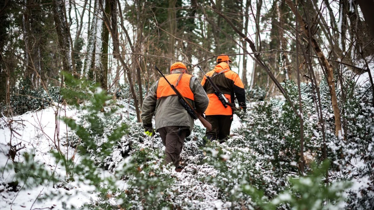 Атырау облысында аңшылыққа шыққан ер адам абайсызда қасындағы серігін атып өлтіріп алды