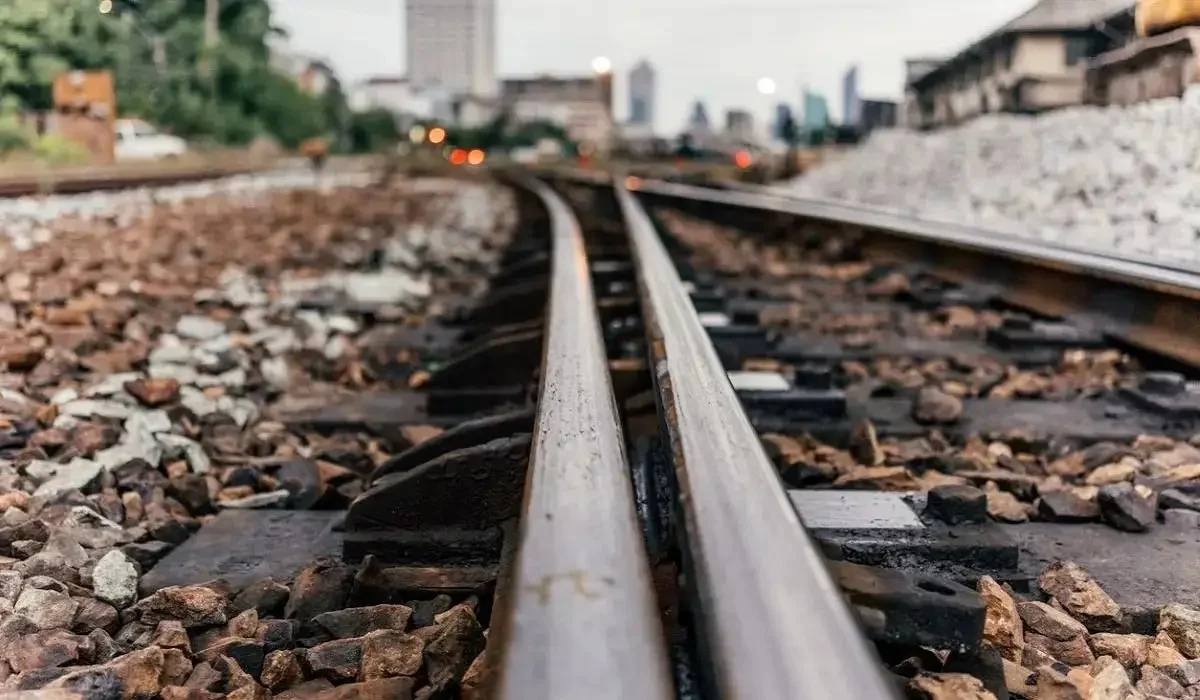 Шортандыда жүк пойызының машинисі жол апатының алдын алды