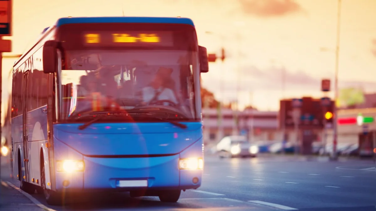 Атырауда 6 жасар баланы автобус қағып кетті: бүлдіршін оқиға орнында көз жұмды