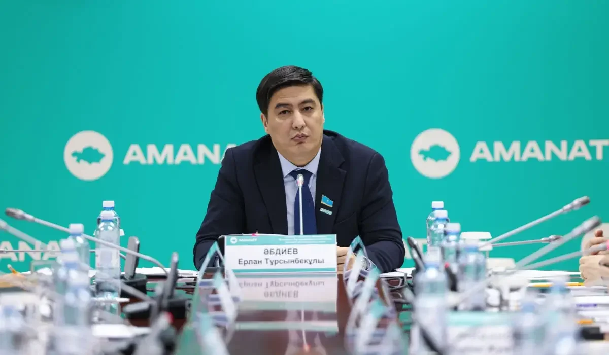 «Қылмыстық жазаға тарту керек»: депутат ерекше балалардың арын таптаған блогерлерге шүйлікті