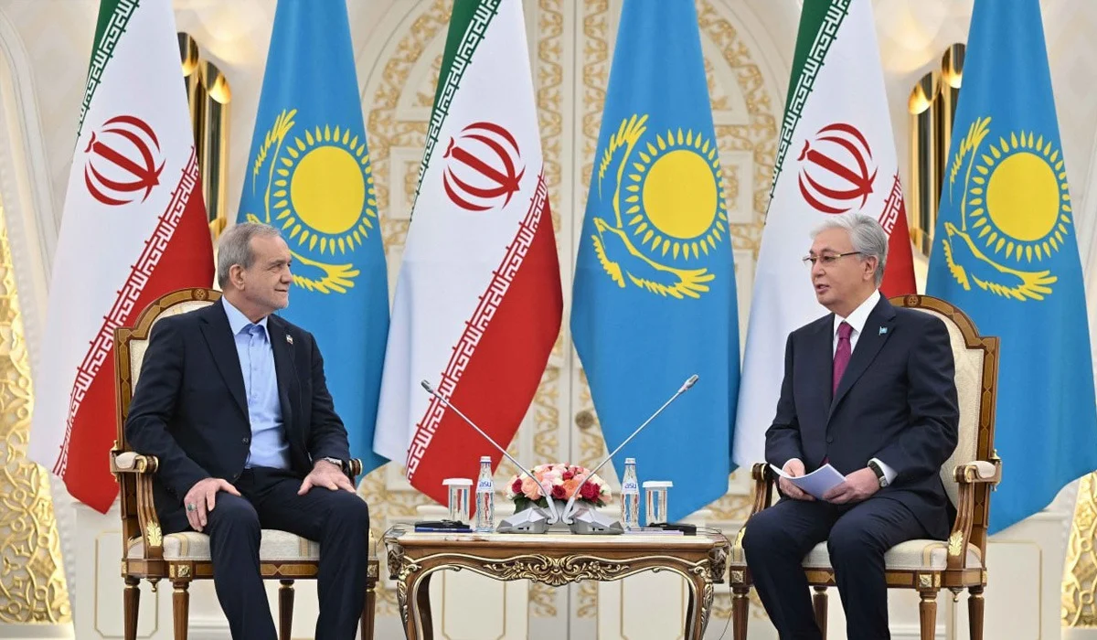 Тоқаев Иран президентімен кездесті