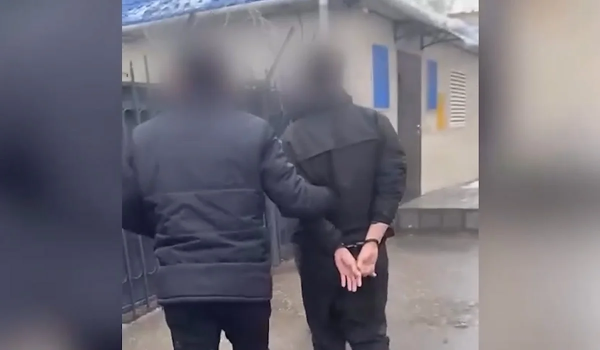 Жас жігіт Астанадағы бір пәтерден 20 мың доллар ұрлап әкетіп, оған су жаңа көлік сатып алған (ВИДЕО)