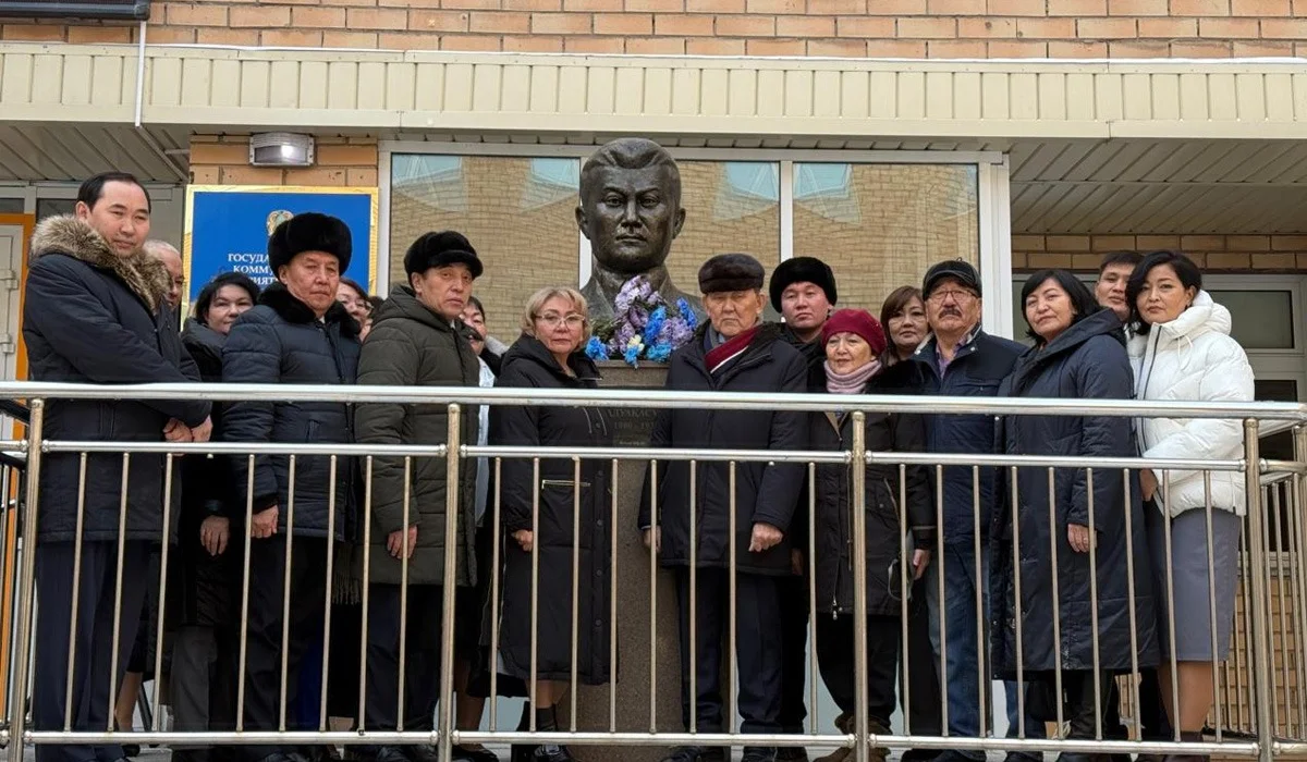 Астана мектебінде Смағұл Сәдуақасұлының бюсті ашылды