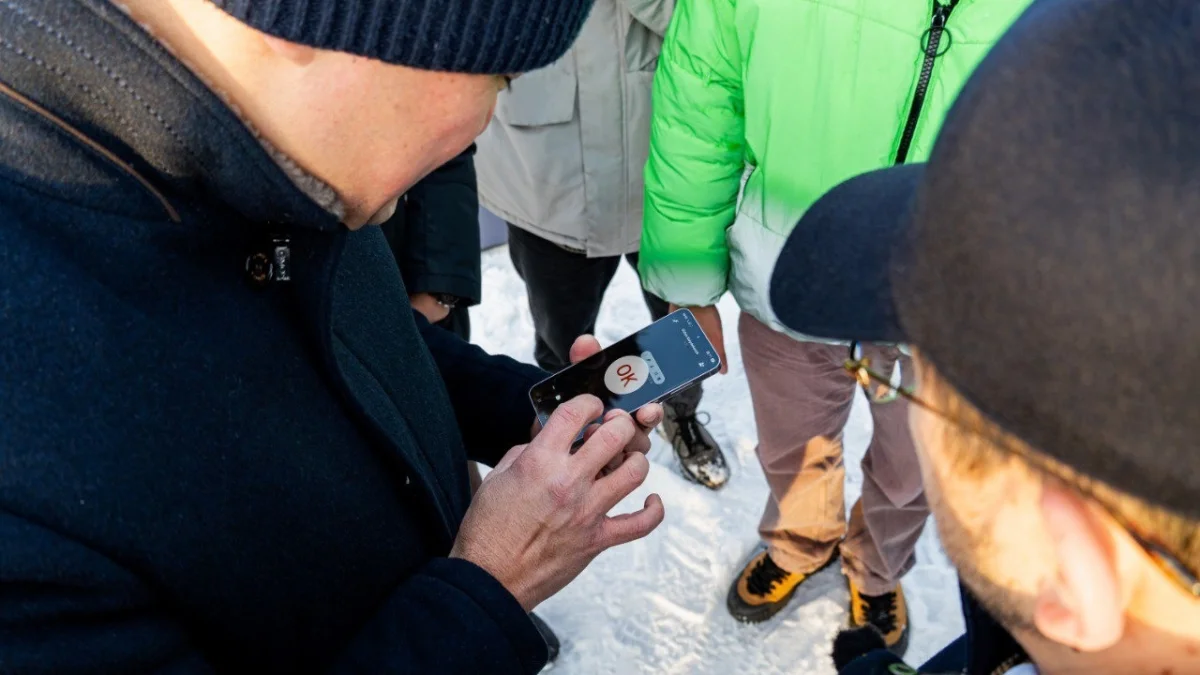 Министр Мәдиев иен далаға барып, Илон Масктің интернетін сынақтан өткізді