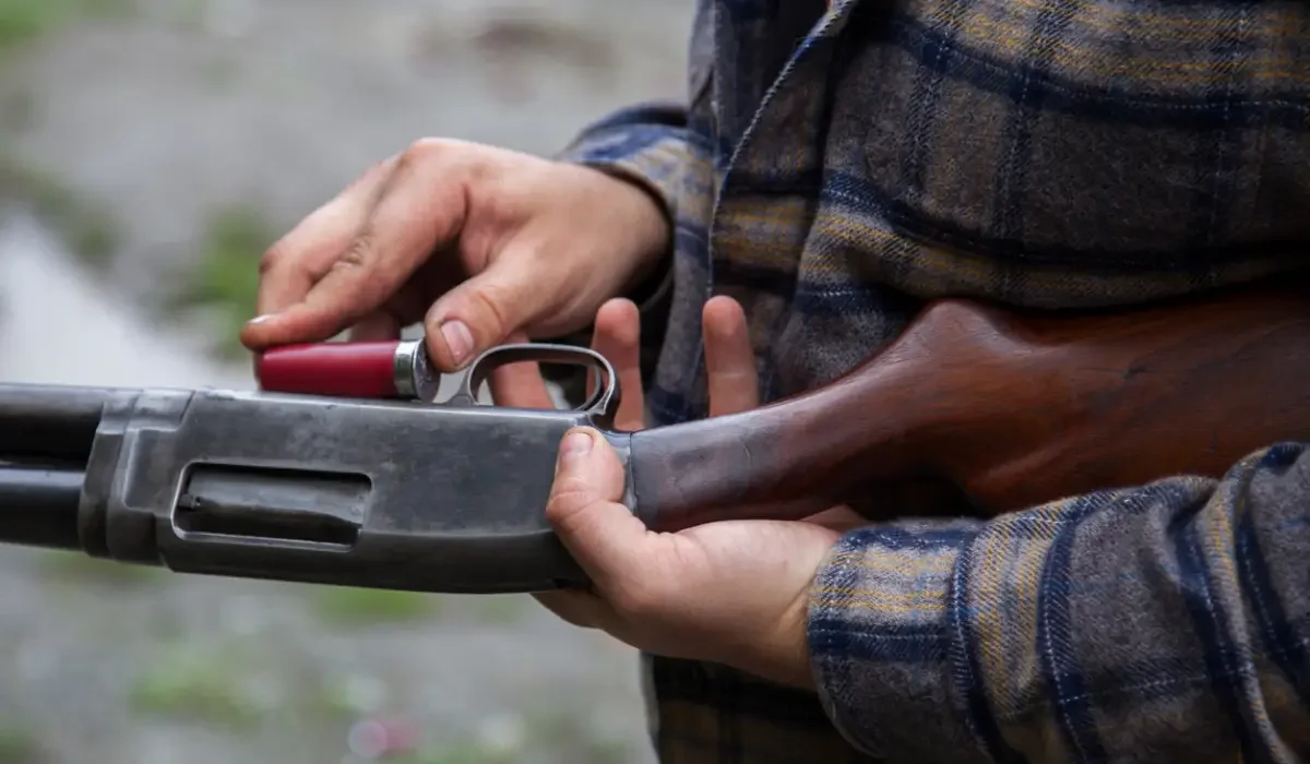 Сидней тұрғыны 12 адамды атып өлтіргендердің бірінің қаруын тартып алды (ВИДЕО)