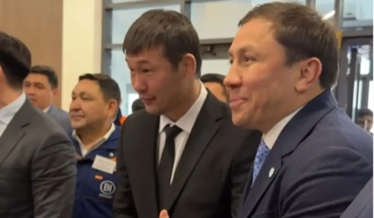 Кәмпитті қалтасына салып алған Шавкат Рахмонов жұрттың ыстық ықыласына бөленді (ВИДЕО)